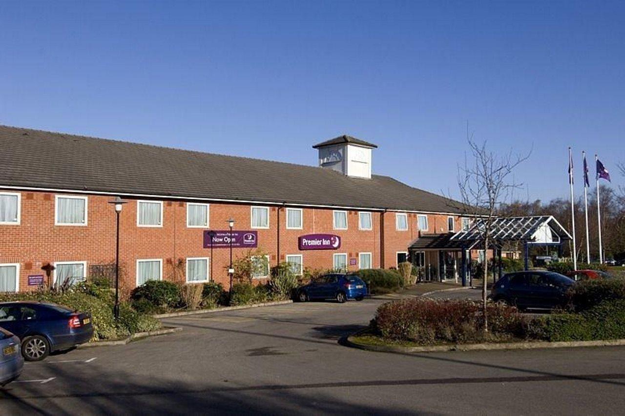Premier Inn Pontypool Buitenkant foto