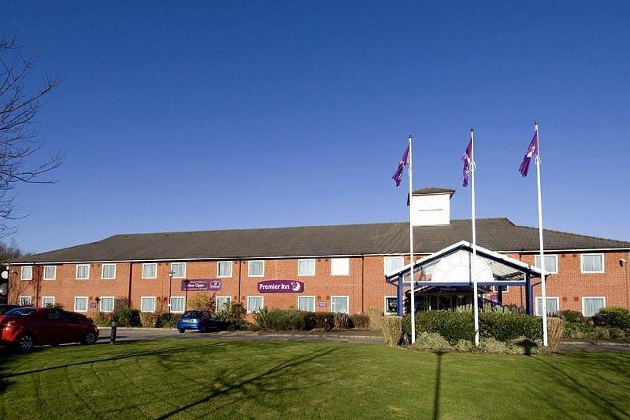 Premier Inn Pontypool Buitenkant foto