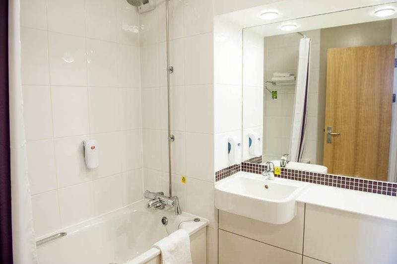 Premier Inn Pontypool Buitenkant foto