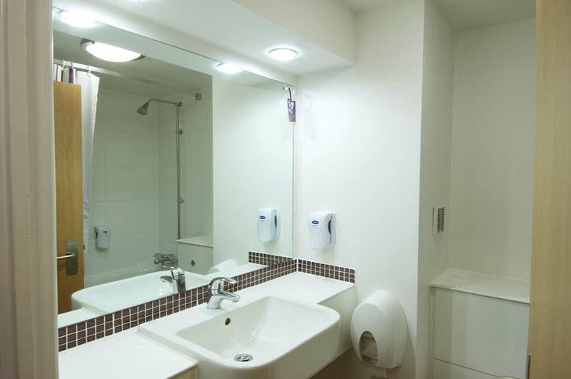 Premier Inn Pontypool Buitenkant foto