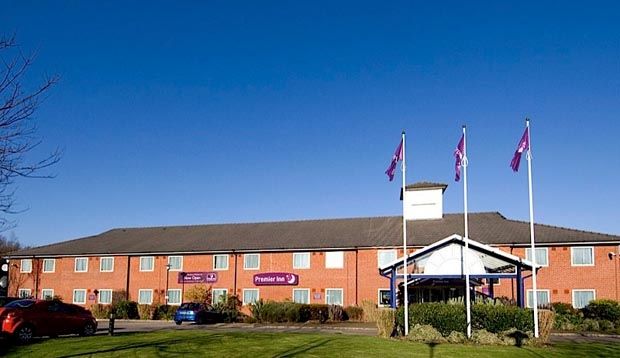 Premier Inn Pontypool Buitenkant foto