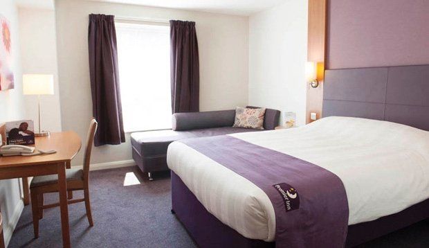 Premier Inn Pontypool Buitenkant foto